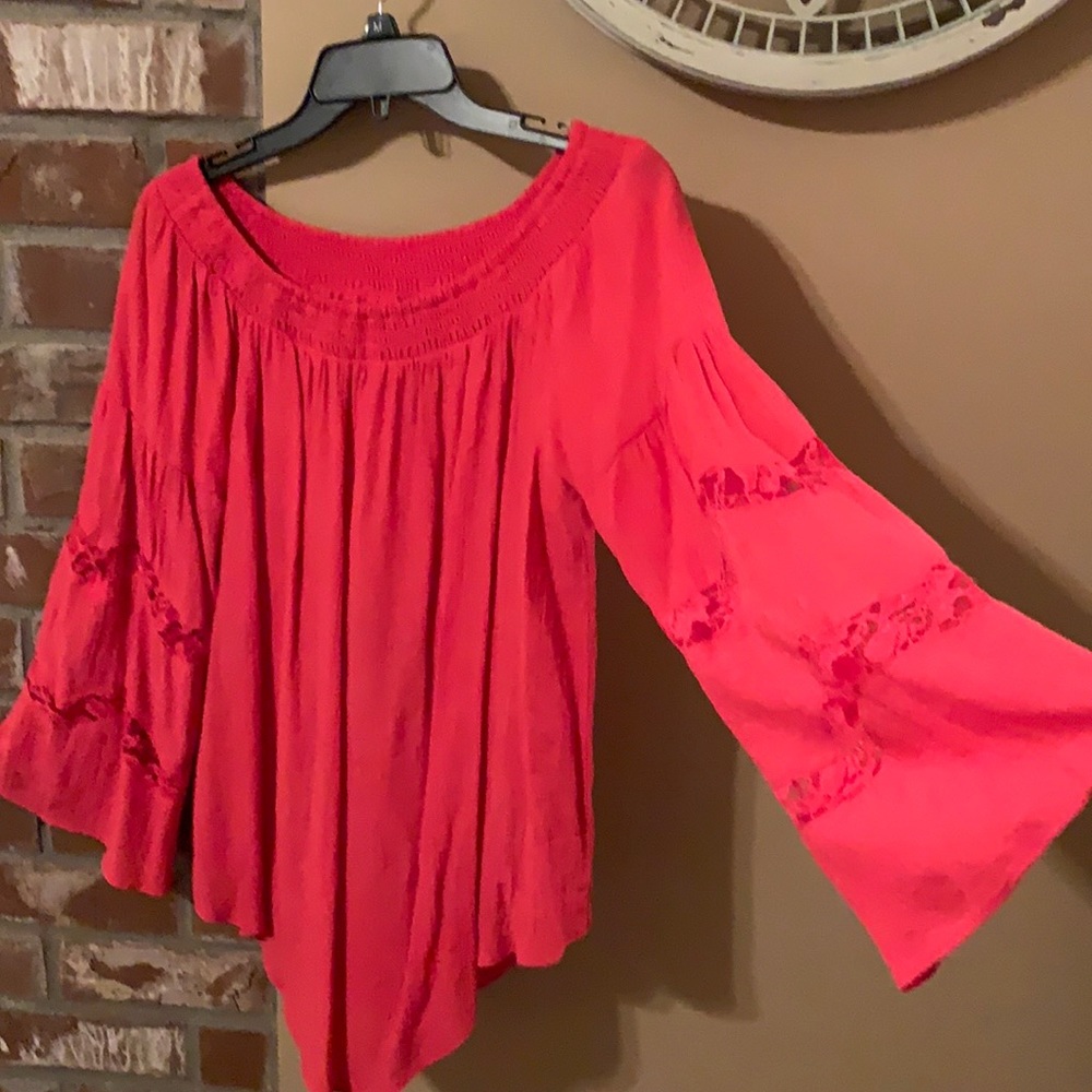 New Directions Shrimp colored top in medium